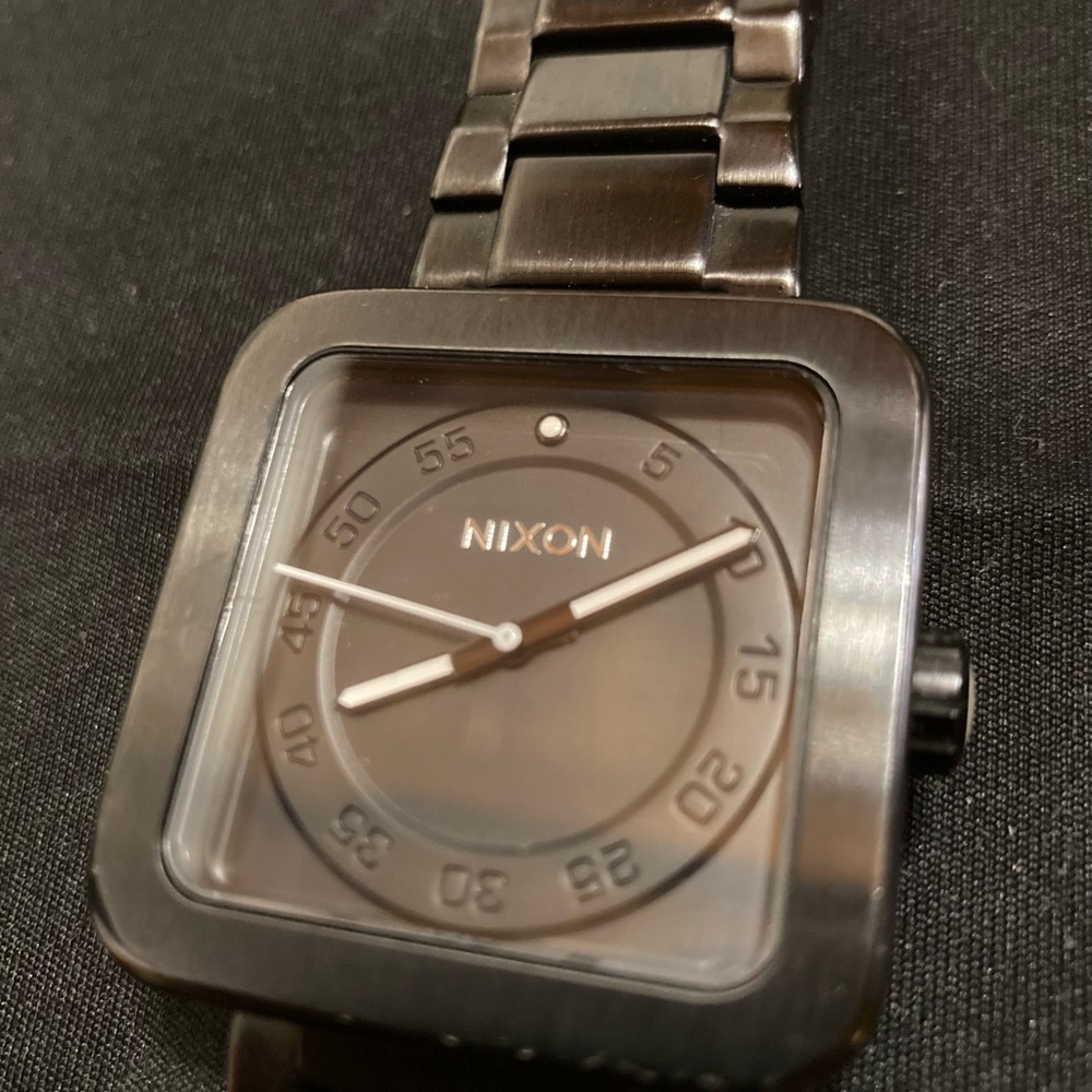 Nixon The Riot “Throw Down” Watch - Picture 2 of 5